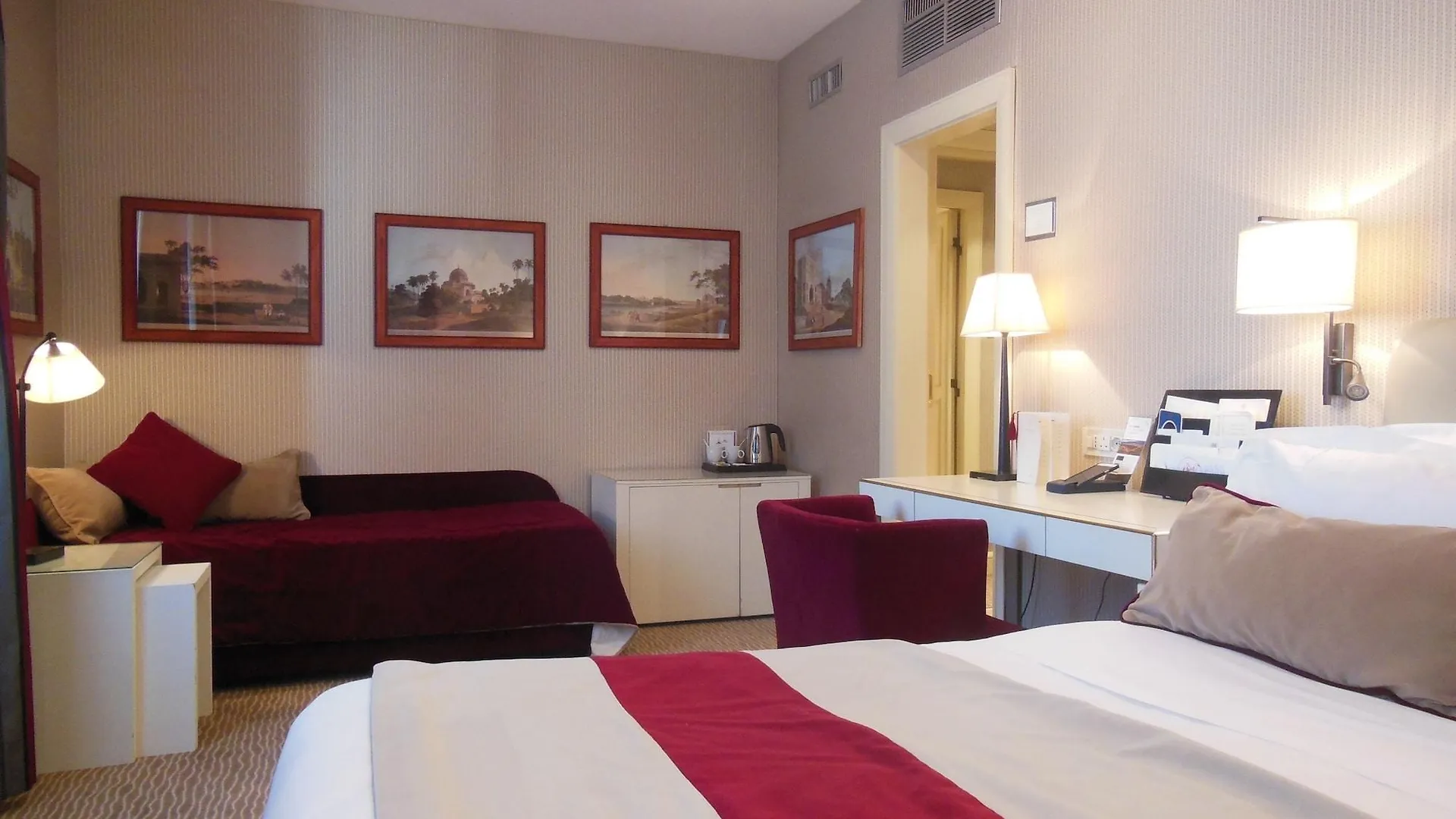 Hotel Dei Borgognoni Rome 4*,