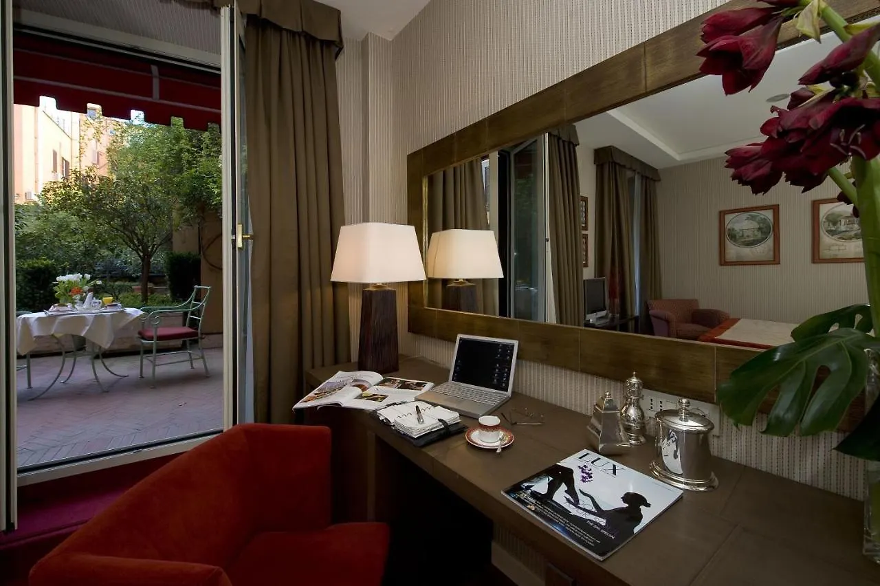 Hotel Dei Borgognoni Rome 4*,  Italy