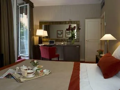 Hotel Dei Borgognoni Rome