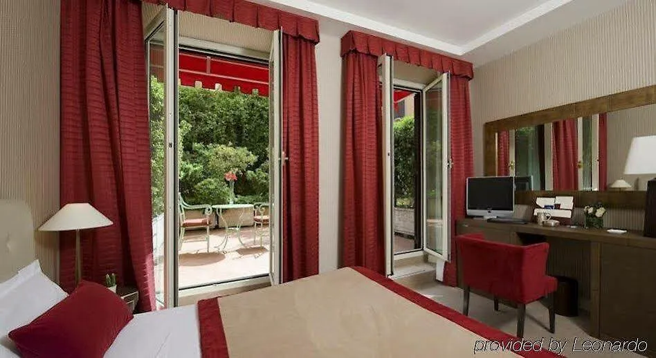 Hotel Dei Borgognoni Rome 4*,  Italy