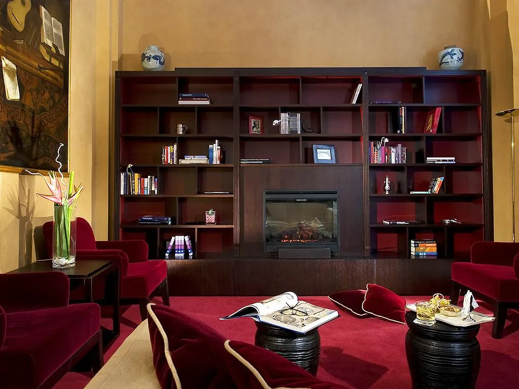 Hotel Dei Borgognoni Rome